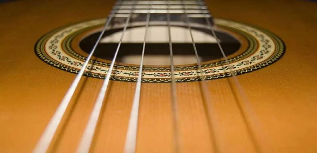 Lezioni di Chitarra e Sostituzione delle Corde! Superprof
