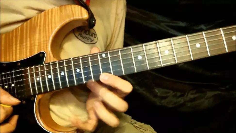 Come Iniziare a Suonare la Chitarra? Con gli Arpeggi!